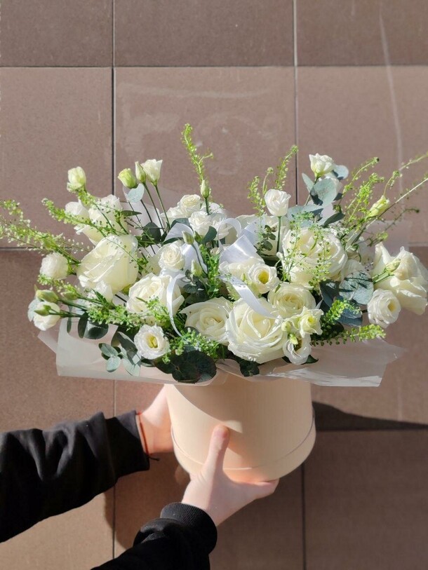 Коробка с розами, артикул F1396090 - 17540 рублей, доставка по городу. Flawery - доставка цветов