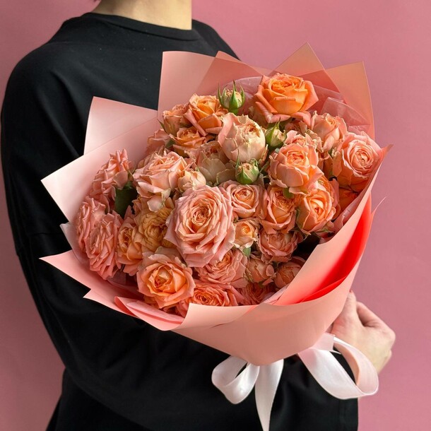 Букет из кустовых пионовидных роз, артикул F1522053 - 3864 рублей, доставка по городу. Flawery - доставка цветов