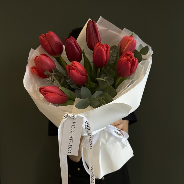 Красные тюльпаны на 8 марта, артикул F1533219 - 4900 рублей, доставка по городу. Flawery - доставка цветов