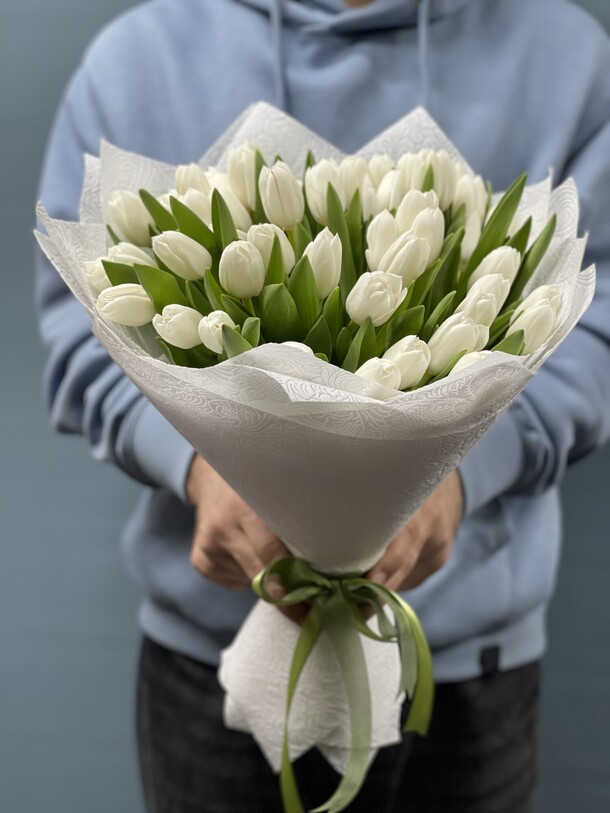 51 тюльпан, артикул F1102031 - 11500 рублей, доставка по городу. Flawery - доставка цветов