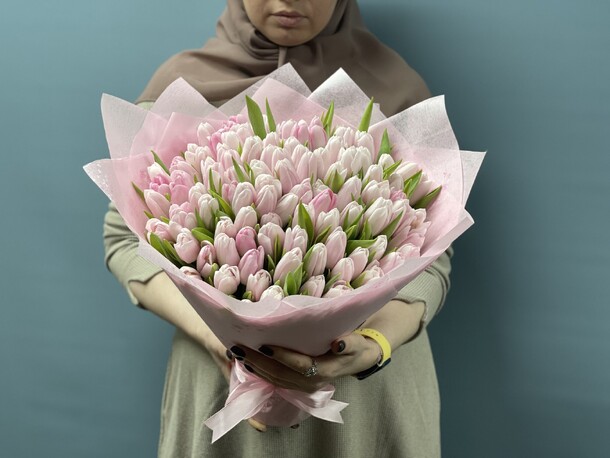 101 тюльпан, артикул F1102606 - 21700 рублей, доставка по городу. Flawery - доставка цветов