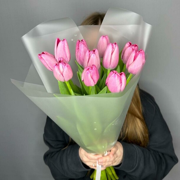Букет из 11 тюльпанов, артикул F1261940 - 3098 рублей, доставка по городу. Flawery - доставка цветов