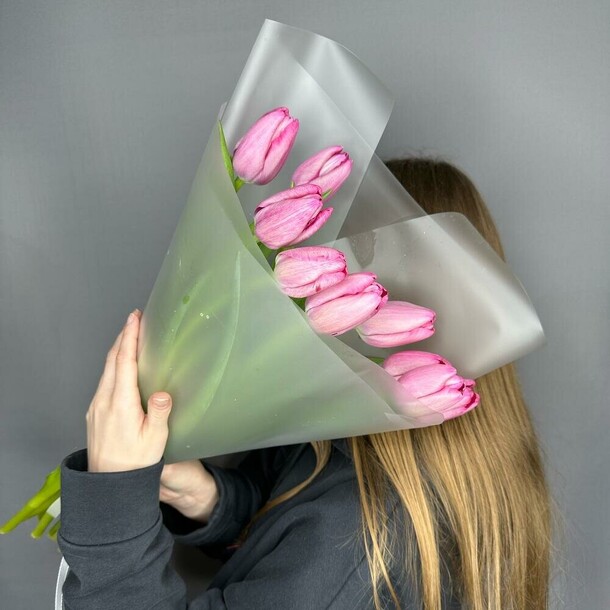 Букет из 9 тюльпанов, артикул F1261944 - 2614 рублей, доставка по городу. Flawery - доставка цветов