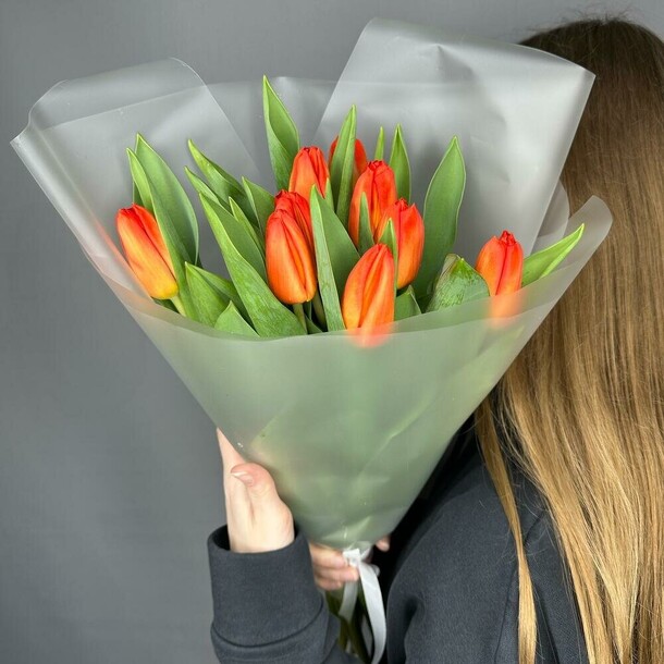 Букет из 9 тюльпанов, артикул F1261949 - 2614 рублей, доставка по городу. Flawery - доставка цветов