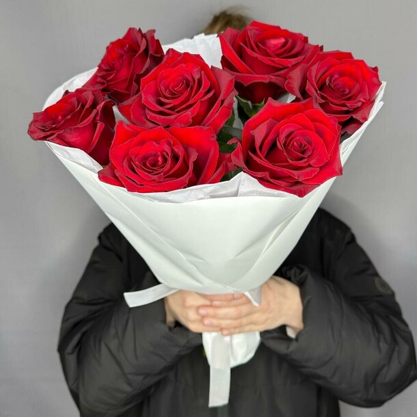 Букет 7 роз, артикул F1262940 - 3939 рублей, доставка по городу. Flawery - доставка цветов
