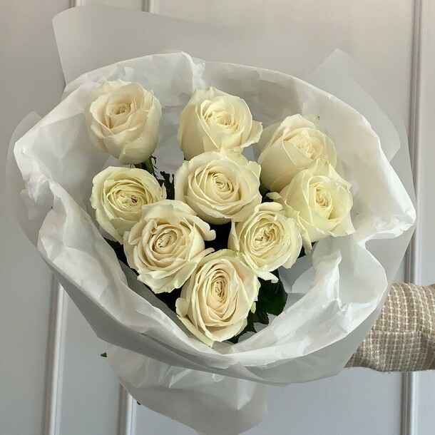 Букет из белых роз, артикул F1408943 - 5550 рублей, доставка по городу. Flawery - доставка цветов