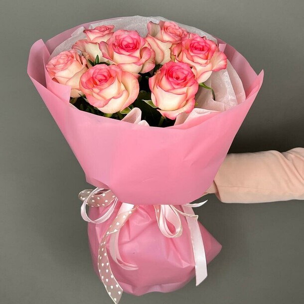 Букет из 7 роз, артикул F1408954 - 4085 рублей, доставка по городу. Flawery - доставка цветов