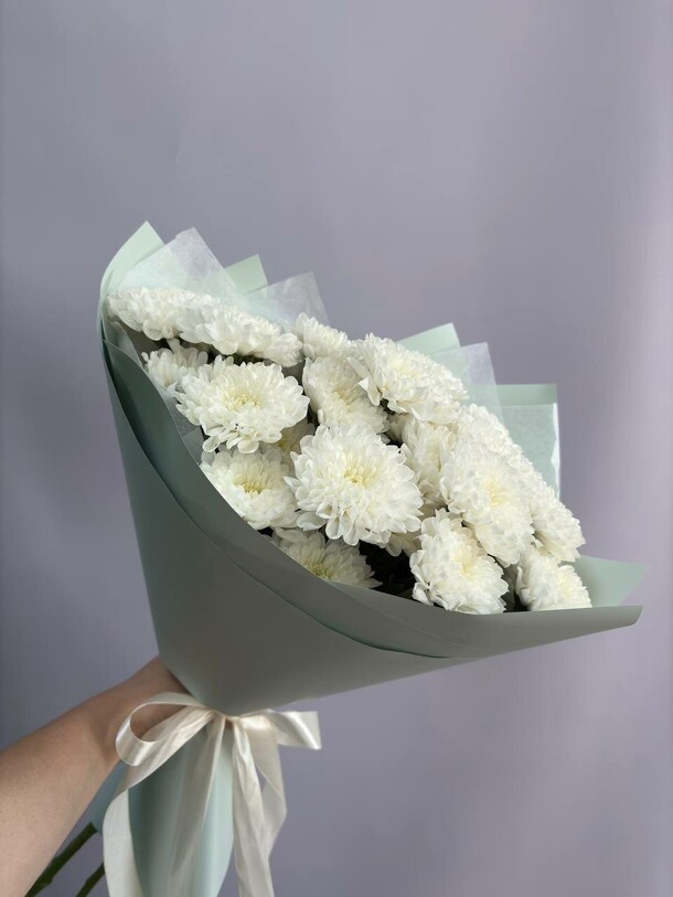 Букет белоснежных хризантем, артикул F1458415 - 4290 рублей, доставка по городу. Flawery - доставка цветов