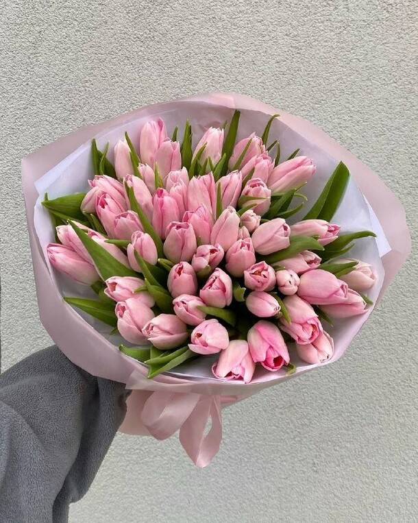 Розовые тюльпаны на 8 марта, артикул F1527606 - 7600 рублей, доставка по городу. Flawery - доставка цветов