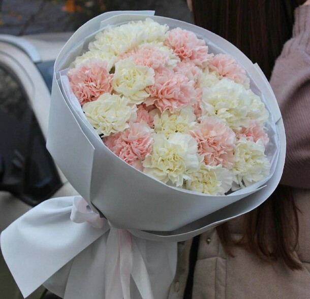 Букет из диантусов, 8 марта, артикул F1530463 - 4200 рублей, доставка по городу. Flawery - доставка цветов