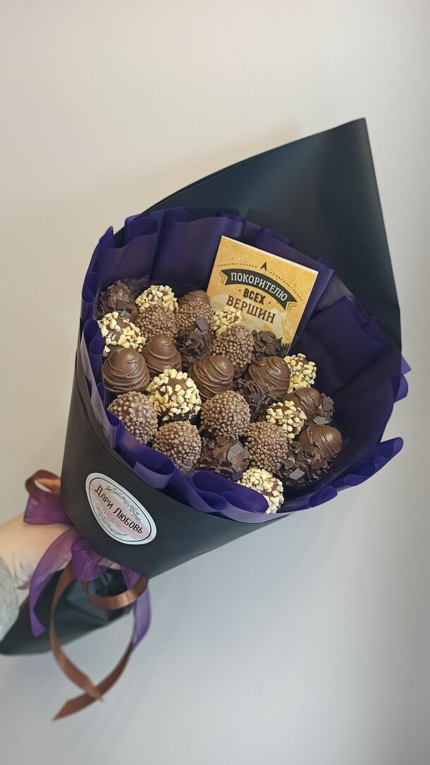 Съедобный букет из клубники для мужчины. Комплимент, артикул F1256310 - 3086 рублей, доставка по городу. Flawery - доставка цветов