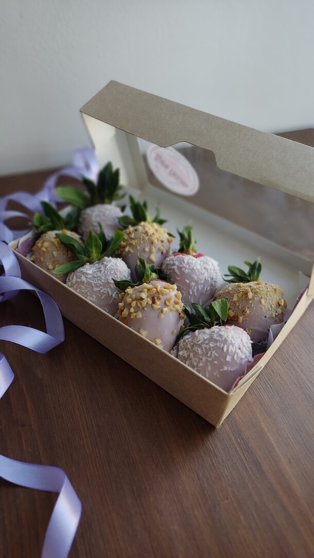 Клубника в шоколаде. Бокс, артикул F1256334 - 2390 рублей, доставка по городу. Flawery - доставка цветов