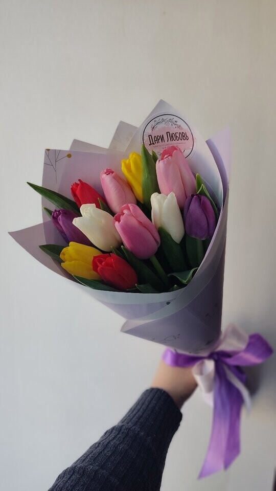 11 тюльпанов микс. Букет 8 марта, артикул F1256343 - 1900 рублей, доставка по городу. Flawery - доставка цветов