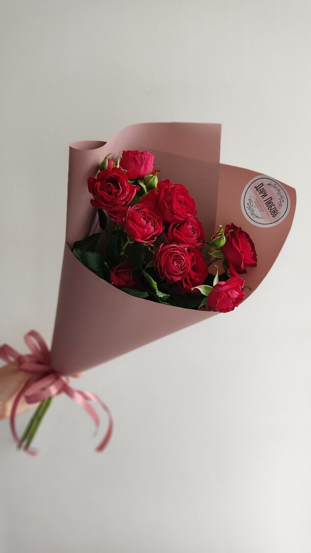 Яркая кустовая роза, букет, артикул F1328802 - 1200 рублей, доставка по городу. Flawery - доставка цветов