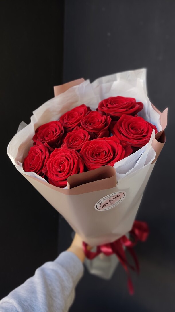 Красная роза 9.Букет, артикул F1346871 - 3185 рублей, доставка по городу. Flawery - доставка цветов