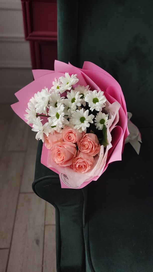 Букет нежность с розами, артикул F1377777 - 2020 рублей, доставка по городу. Flawery - доставка цветов