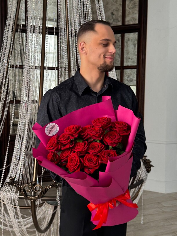 Красные розы 15 шт. Букет, артикул F1377778 - 4999 рублей, доставка по городу. Flawery - доставка цветов