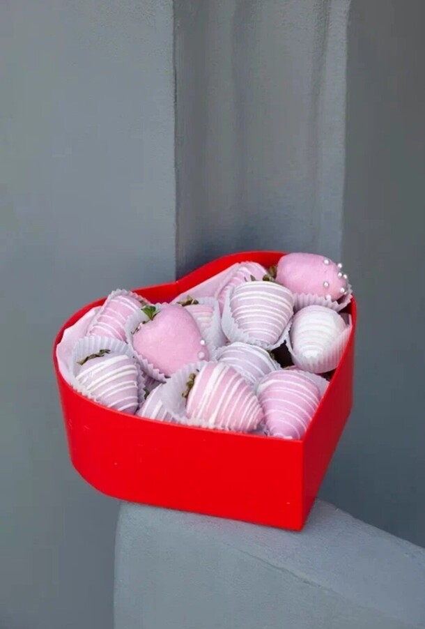 От всего сердца 250, артикул F1379877 - 4575 рублей, доставка по городу. Flawery - доставка цветов