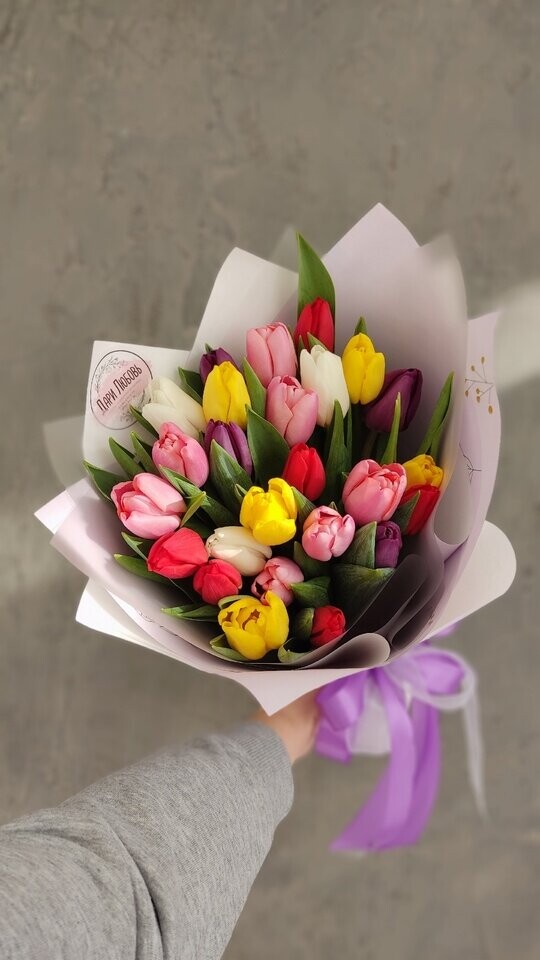 Букет 25 тюльпанов микс. 8 марта, артикул F1384529 - 3900 рублей, доставка по городу. Flawery - доставка цветов