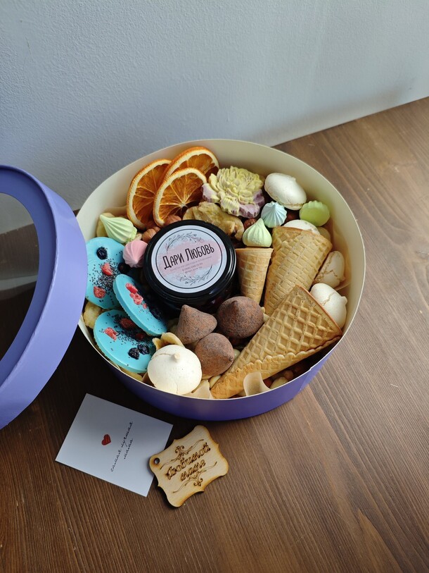 Сладости и орехи. 14 февраля, артикул F1387405 - 2343 рублей, доставка по городу. Flawery - доставка цветов