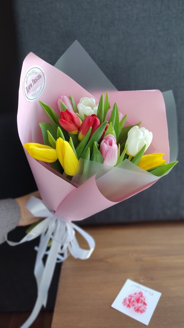 Тюльпан микс 11. 8 марта, артикул F1390175 - 1990 рублей, доставка по городу. Flawery - доставка цветов