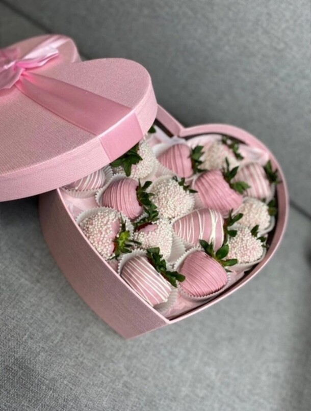 Сердце клубники 700, артикул F1395553 - 8697 рублей, доставка по городу. Flawery - доставка цветов