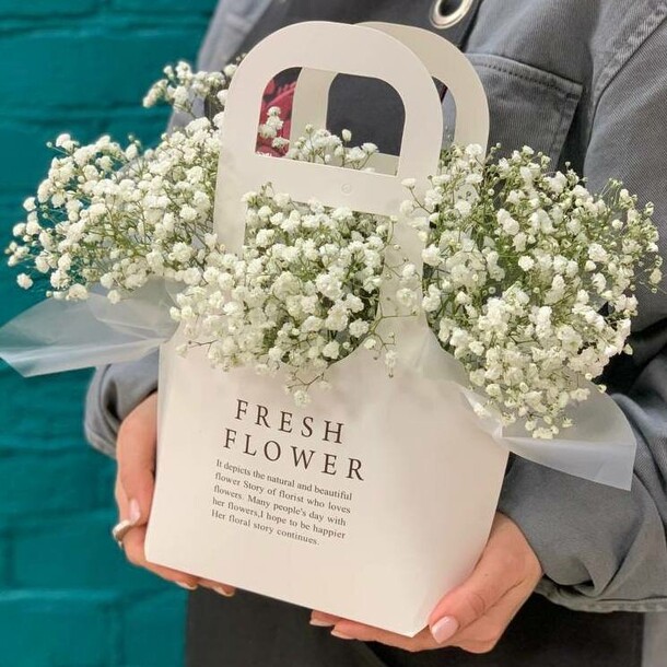 Композиция из 3 белых воздушных гипсофил, артикул F1400271 - 2990 рублей, доставка по городу. Flawery - доставка цветов