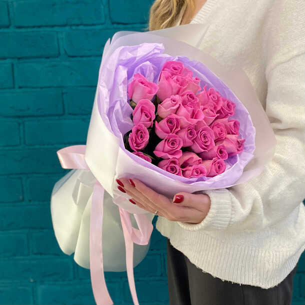 Букет из 25 розовых роз, артикул F1407201 - 4420 рублей, доставка по городу. Flawery - доставка цветов