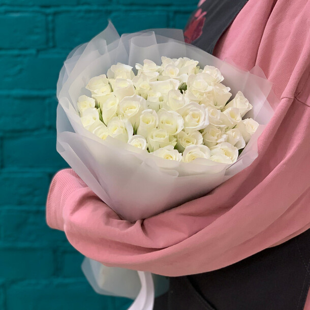 Букет из 35 белых роз, артикул F1407491 - 3690 рублей, доставка по городу. Flawery - доставка цветов