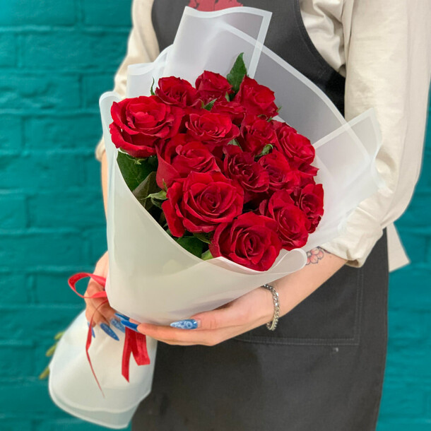 Букет из 15 красных роз, артикул F1408400 - 4180 рублей, доставка по городу. Flawery - доставка цветов