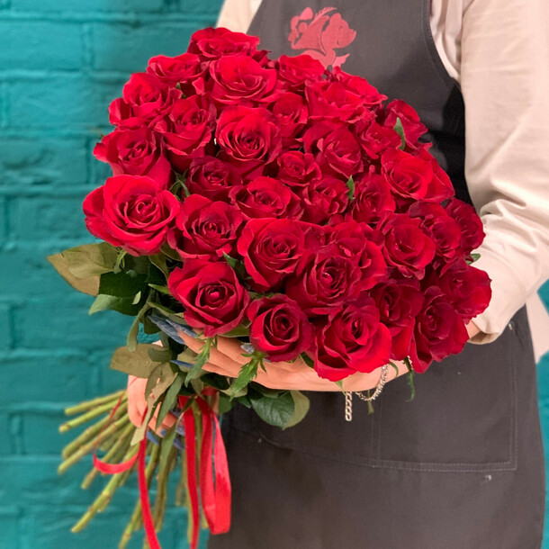 Букет из 35 роз, артикул F1408407 - 8790 рублей, доставка по городу. Flawery - доставка цветов
