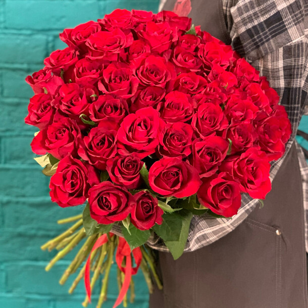 Букет из 45 роз, артикул F1408410 - 11250 рублей, доставка по городу. Flawery - доставка цветов