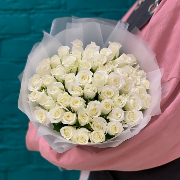Букет из 51 белой розы, артикул F1408843 - 5190 рублей, доставка по городу. Flawery - доставка цветов