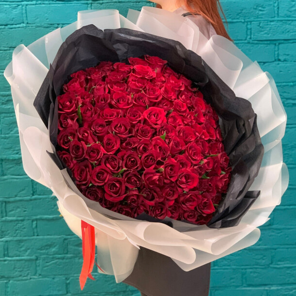 Букет из 101 красной розы, артикул F1409731 - 25890 рублей, доставка по городу. Flawery - доставка цветов