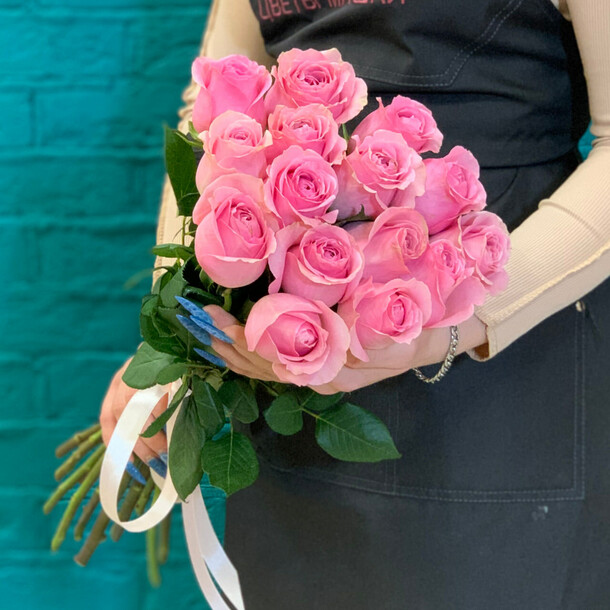Букет из 15 розовых роз, артикул F1409732 - 3850 рублей, доставка по городу. Flawery - доставка цветов
