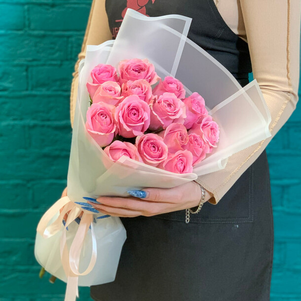 Букет из 15 розовых роз, артикул F1409733 - 4180 рублей, доставка по городу. Flawery - доставка цветов