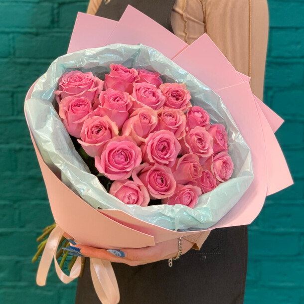 Букет из 21 розовой розы, артикул F1409737 - 5800 рублей, доставка по городу. Flawery - доставка цветов