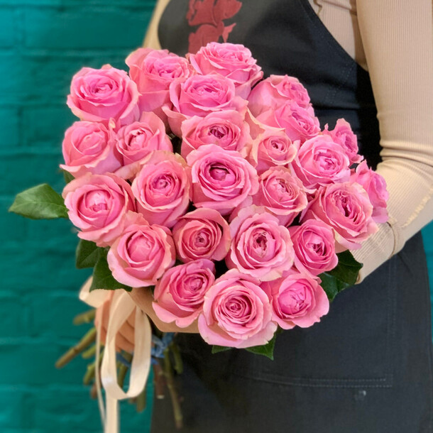 Букет из 25 роз, артикул F1409738 - 6320 рублей, доставка по городу. Flawery - доставка цветов