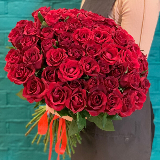 Букет из 51 розы, артикул F1409742 - 12890 рублей, доставка по городу. Flawery - доставка цветов
