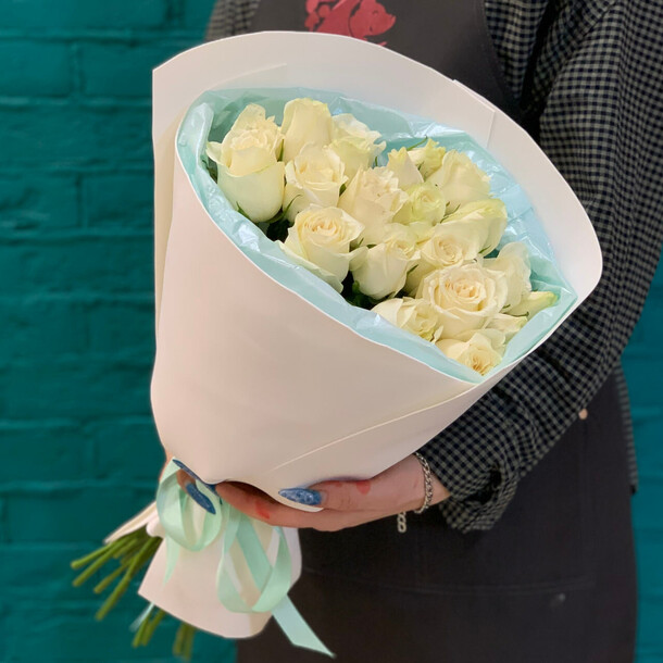 Букет из 21 розы, артикул F1410158 - 5800 рублей, доставка по городу. Flawery - доставка цветов