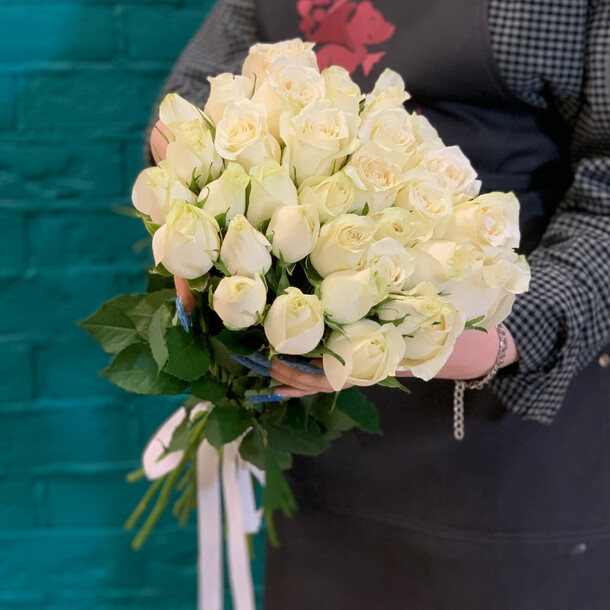 Букет из 35 роз, артикул F1410166 - 8790 рублей, доставка по городу. Flawery - доставка цветов