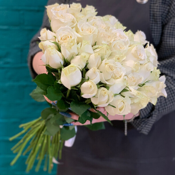 Букет из 51 розы, артикул F1410201 - 12890 рублей, доставка по городу. Flawery - доставка цветов