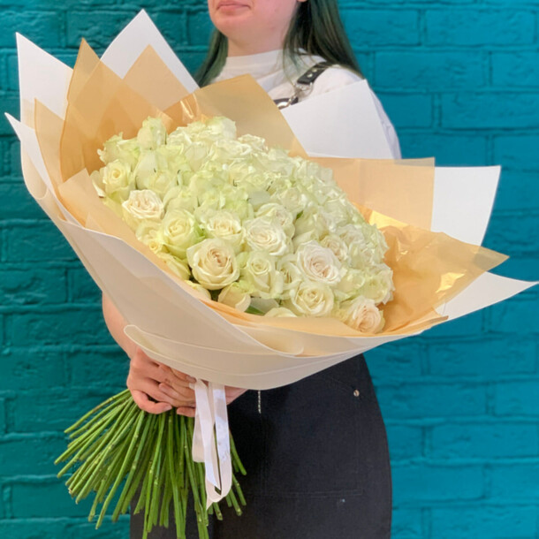 Букет из 101 белой розы, артикул F1412404 - 25890 рублей, доставка по городу. Flawery - доставка цветов