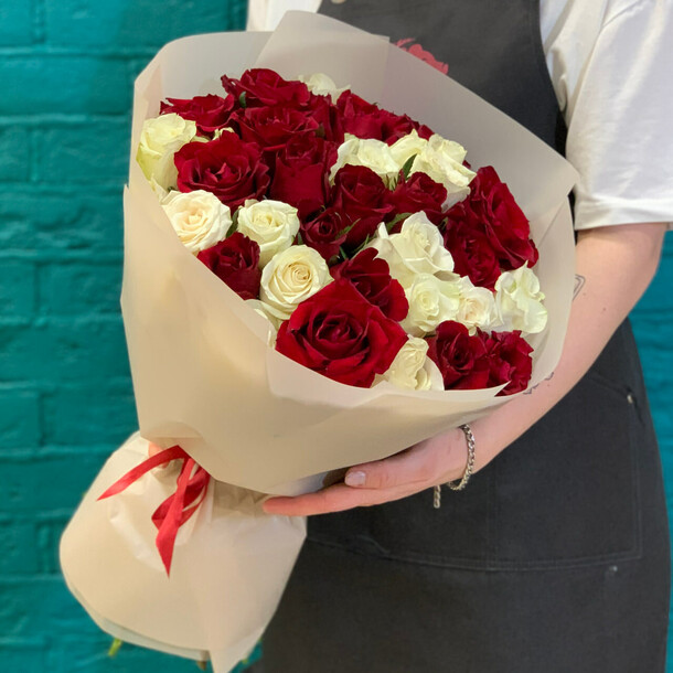 Букет из 35 роз, артикул F1412422 - 11990 рублей, доставка по городу. Flawery - доставка цветов