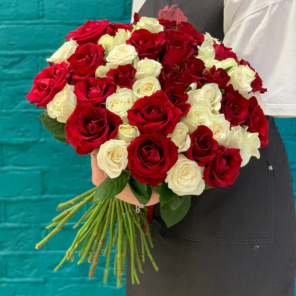 Букет из 51 розы, артикул F1412427 - 16800 рублей, доставка по городу. Flawery - доставка цветов