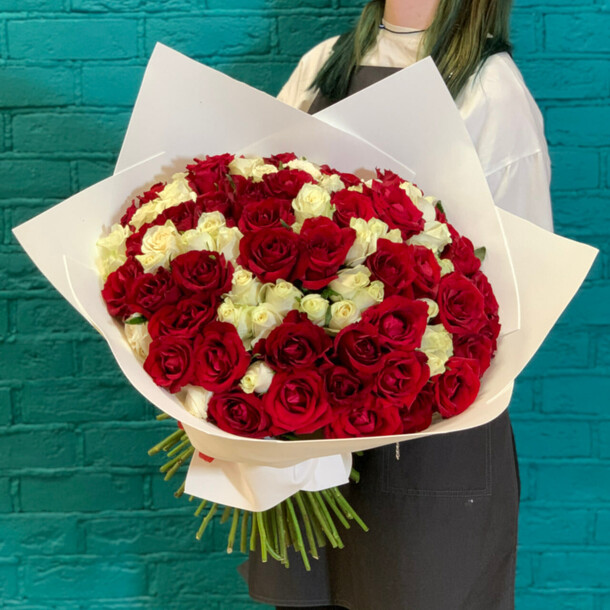 Букет из 101 розы, артикул F1412440 - 33850 рублей, доставка по городу. Flawery - доставка цветов
