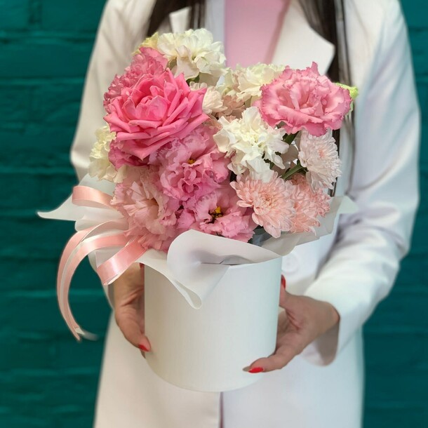 Эустома и роза "мыльные пузырьки", артикул F1457431 - 5059 рублей, доставка по городу. Flawery - доставка цветов