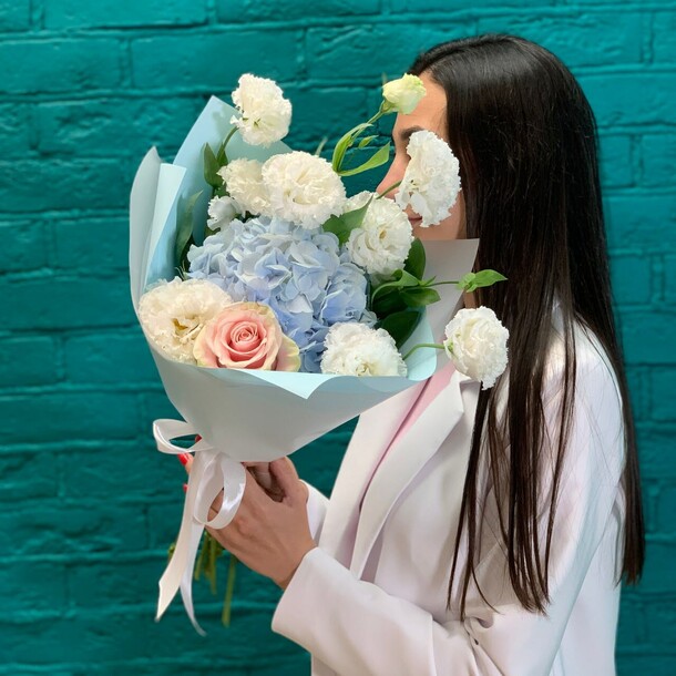 Эустома и гортензия "свежесть лагуны", артикул F1457434 - 3300 рублей, доставка по городу. Flawery - доставка цветов