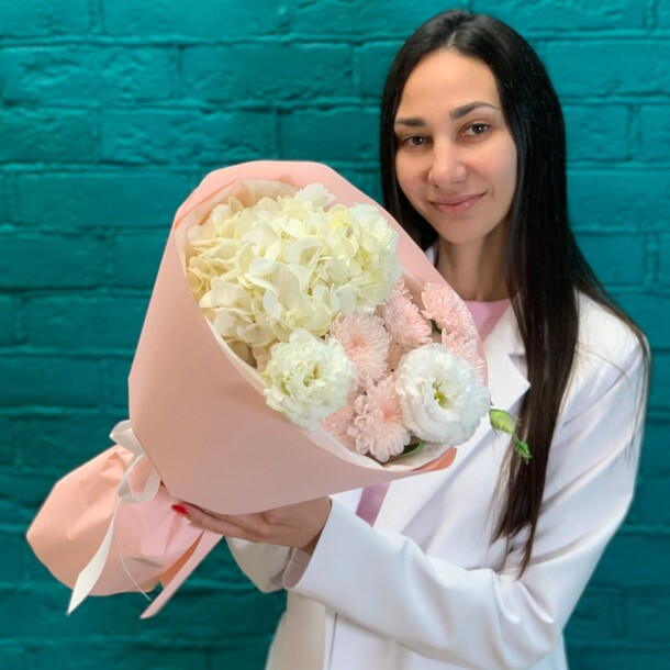 Гортензия и эустома "бабл ти", артикул F1457436 - 3510 рублей, доставка по городу. Flawery - доставка цветов