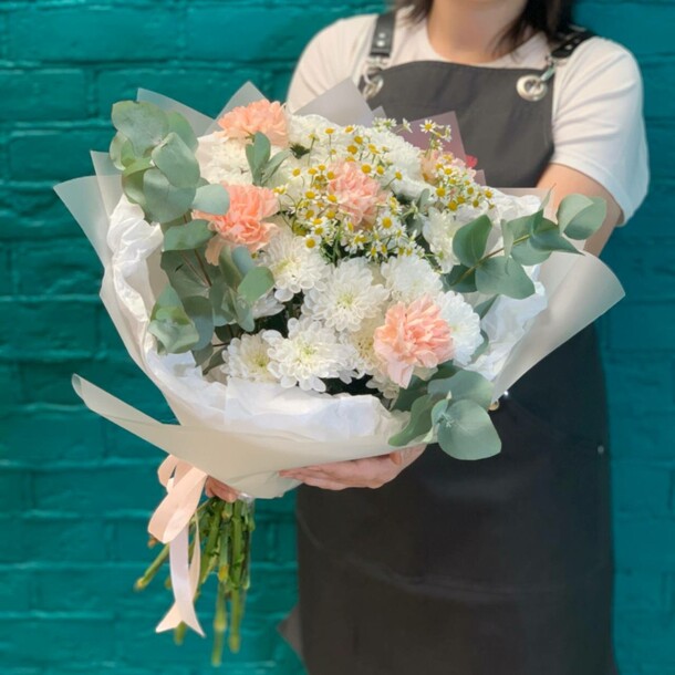 Хризантема и гвоздика "глория", артикул F1457485 - 4986 рублей, доставка по городу. Flawery - доставка цветов